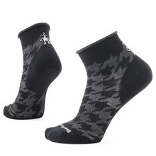 Load image into Gallery viewer, Smartwool - SW0025150 - Everyday Houndstooth Ankle Socks - Black
