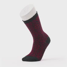 Load and play video in Gallery viewer, Smartwool - SW001851A25 - Everyday Traditional Snowflake Crew Socks - Tibetan Red
