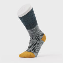 Load and play video in Gallery viewer, Smartwool - SW001843B72 - Everyday Cozy Popcorn Cable Crew Socks - Frosty Green
